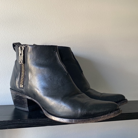 FRYE AND CO. Shoes - Frye Boots-Sacha Moto Short